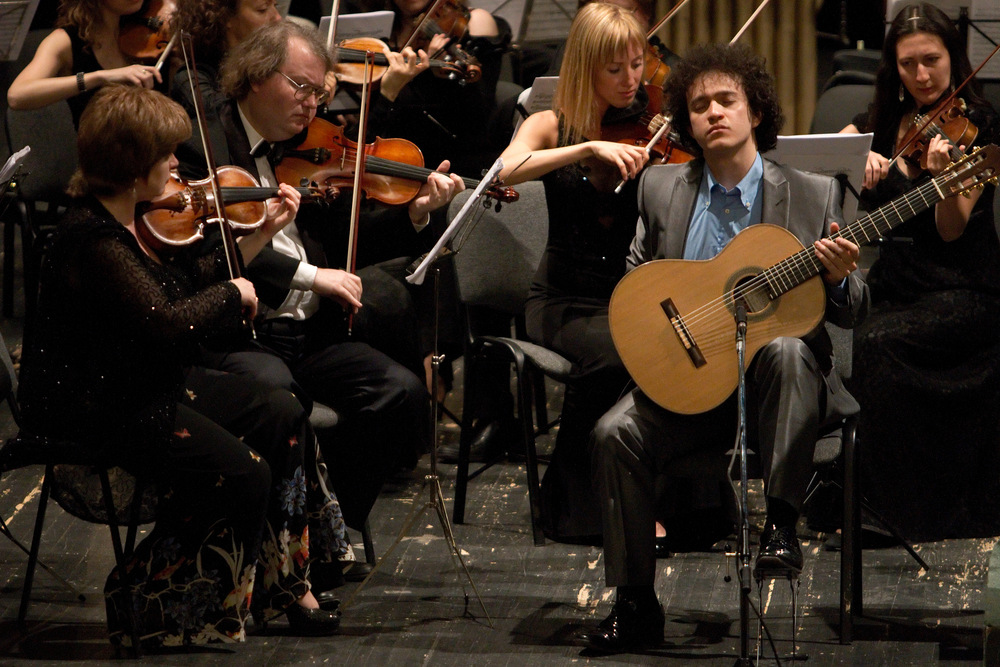 Сесилио Перера (гитара, Мексика) и оркестр Эрмитажного театра